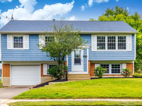 319 Davistown Rd, Blackwood, NJ 08012