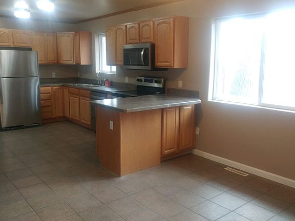 2nd image of 1204 1/2 Hawthorne Ln #1204-1/2