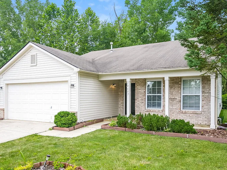 10607 Pickens Ct — Photo 3