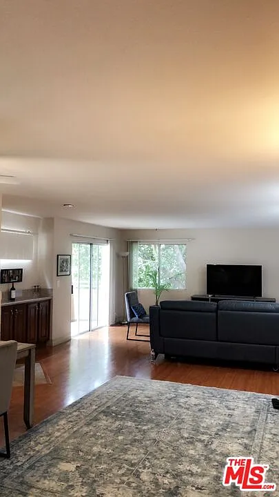 2 bed, 2.0 bath, 1214 sqft, $3,395 — Photo 4