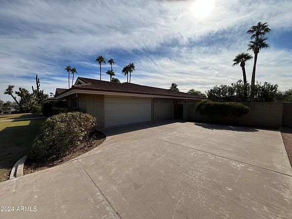 3rd image of 2033 E LAGUNA Drive