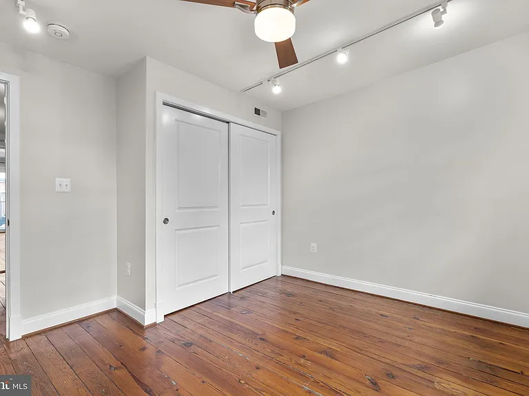 112 E Randall St — Photo 21