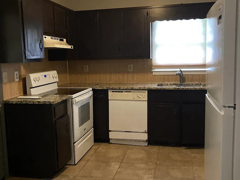 495 Holly Ridge Dr #B — Photo 5