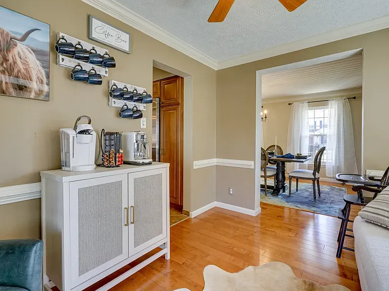 151 Rambling Rd — Photo 8