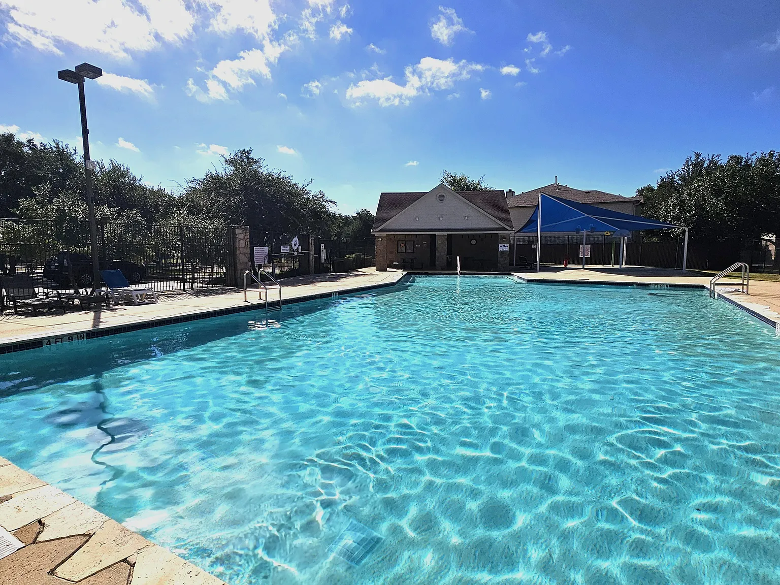3 bed, 2.5 bath, 2461 sqft, $2,290 — Photo 2