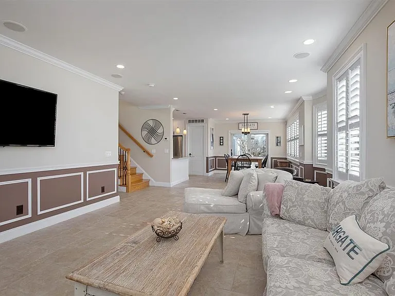 7611 Ventnor Ave — Photo 5