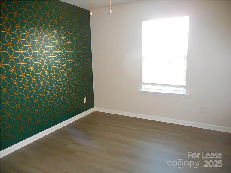 3058 Eastcott Ave — Photo 16