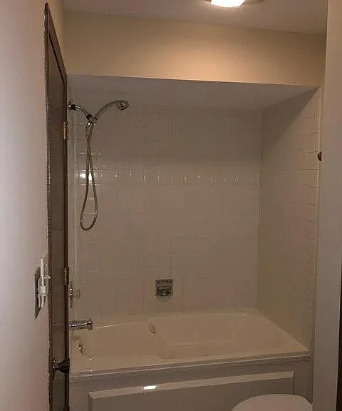 Main Bath with jetted tub