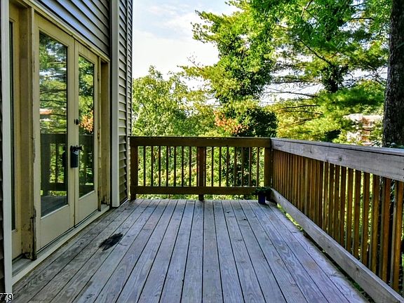 4th image of 606 Skyline Dr