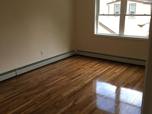 2nd image of 1022 Wilcox Ave #2