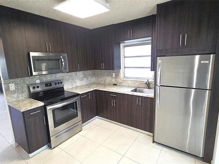 3519 SW 17th Ter #3519 — Photo 13