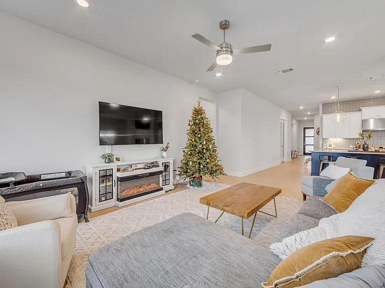 8517 Grenadier Dr — Photo 11