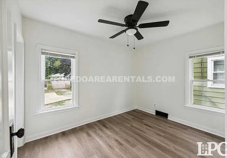 331 California Blvd — Photo 8