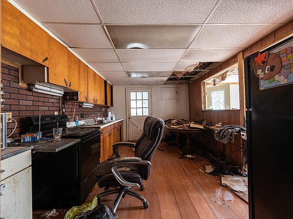 4th image of 304 W Vine St