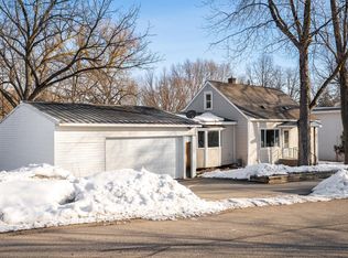 632 W 1st St, Chaska, MN 55318