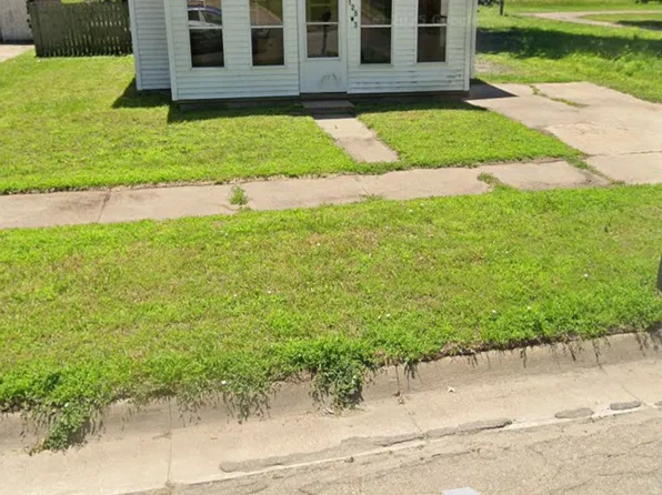 126 W 3rd St, Fairbury, NE 68352