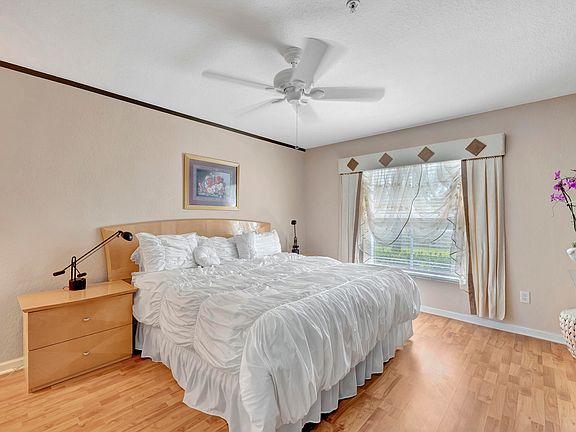 3rd image of 4720 Lucerne Lakes Boulevard #811