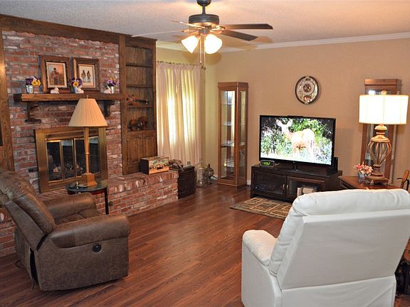 3rd image of 118 North Dr
