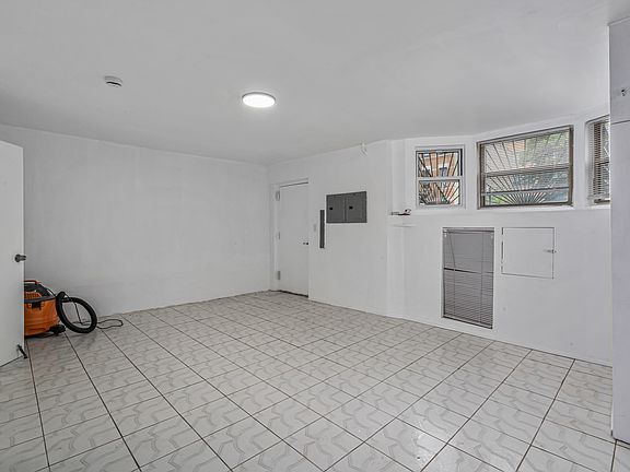 3rd image of 1473 Gates Ave APT 1