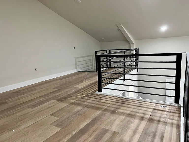 131 4th Ave #1 — Photo 5