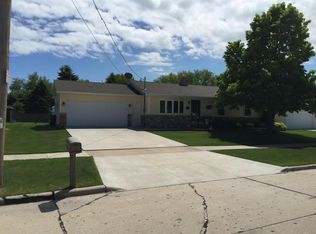 1011 E Cedar Ave, Manitowoc, WI 54220