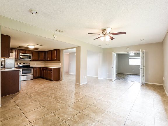 3rd image of 403 Blueberry Dr