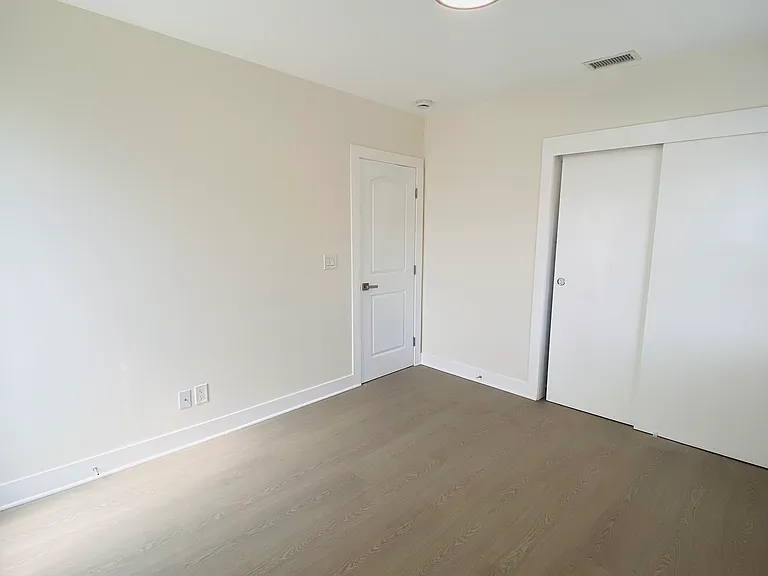 421 S 5th St #1 — Photo 8