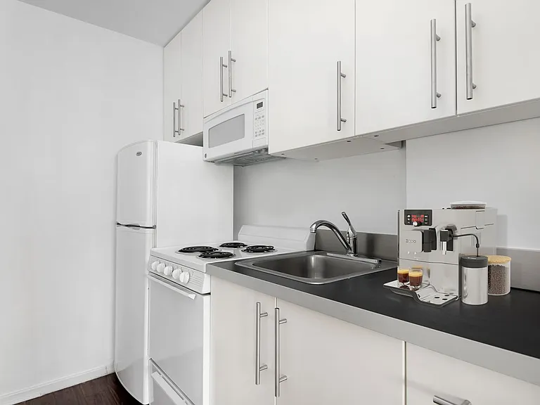 3130 N. Lake Shore Drive — Photo 15