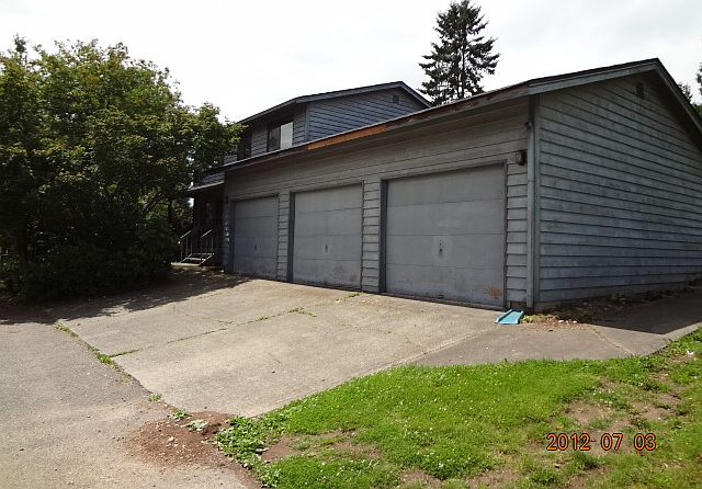 Three Stall garage, Great for cars or a big shop.