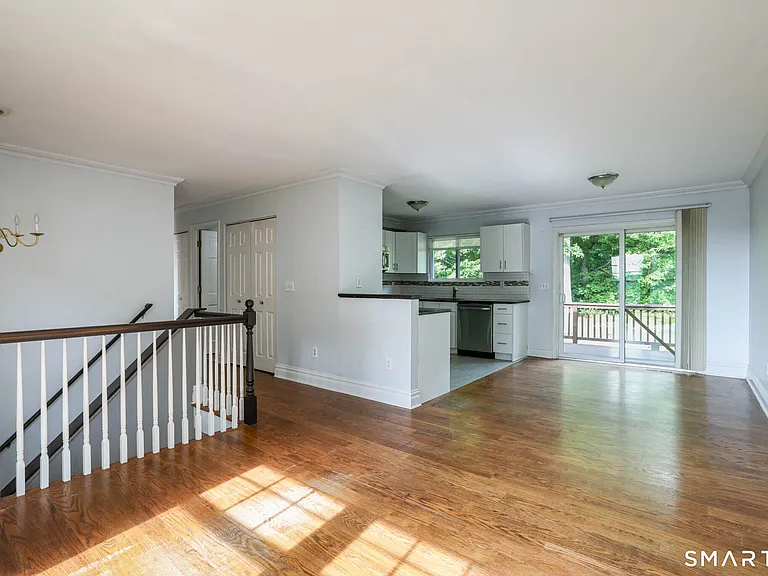 49 Tudor Ln — Photo 5