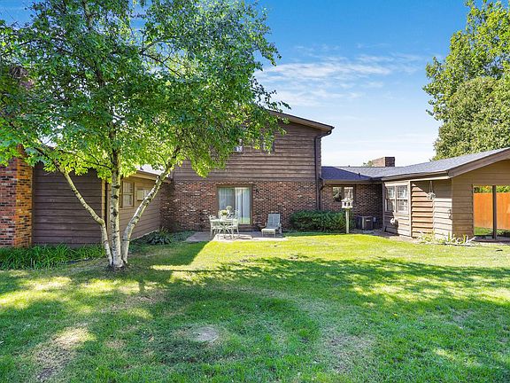 3rd image of 1808 Golfview Dr
