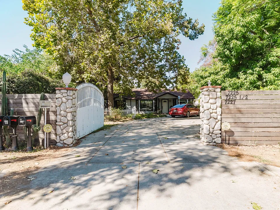 7227 Forbes Ave
