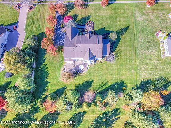 5th image of 12 Equinox Ln