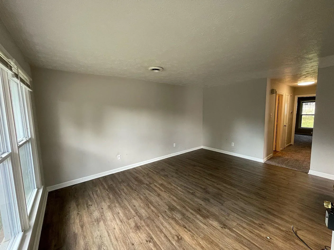 2 bed, 990 sqft, $1,275 — Photo 2