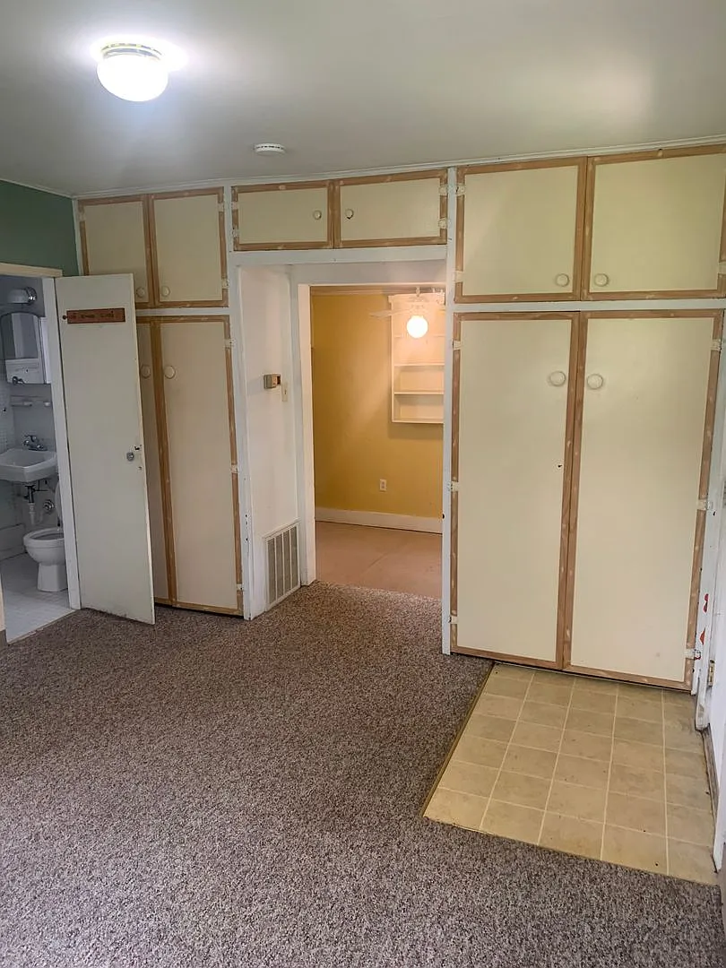 712.5 East Cottage Grove Avenue — Photo 3