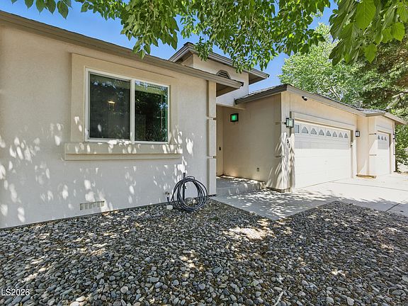 3rd image of 751 Divot Dr