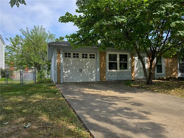 1214 E Johnston St, Olathe, KS 66061