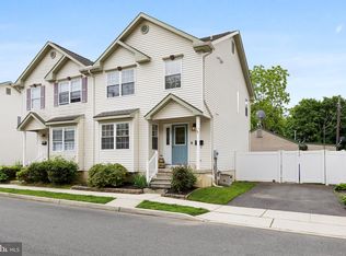 17 Pemberton St, Pemberton, NJ 08068