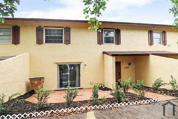4339 NW 3rd Ter — Photo 2
