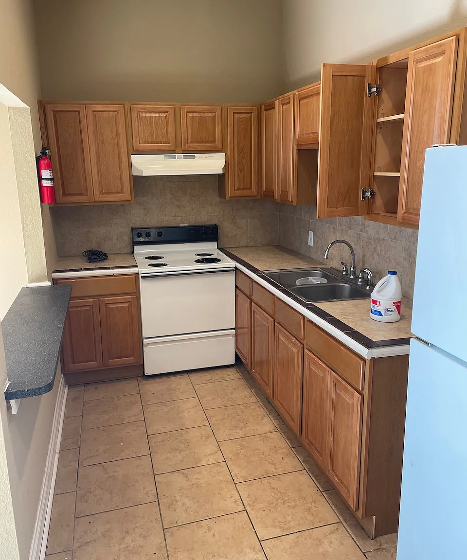 125 Glenwood Ct — Photo 2