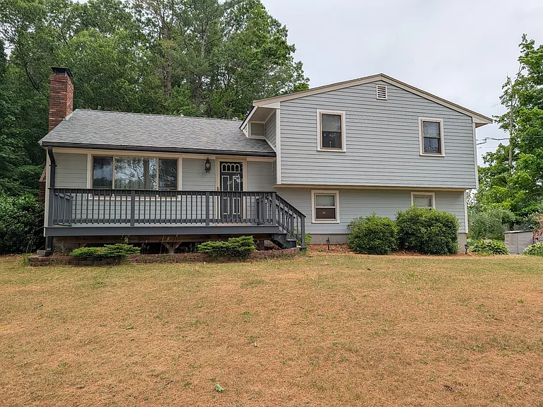 10 Sherwood Ln — Photo 1