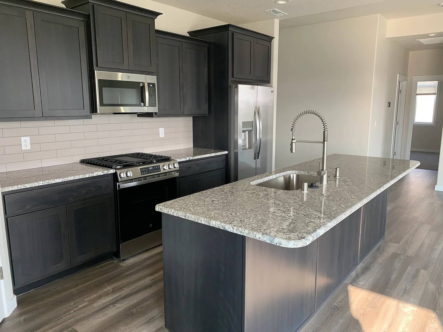 4 bed, 1706 sqft, $2,895 — Photo 3