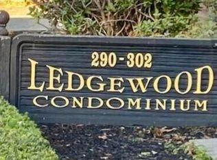 294 Meridian St APT F, Groton, CT 06340