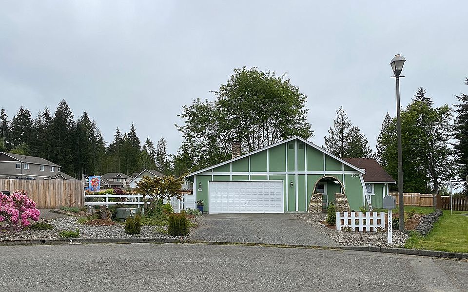 1st image of 202 Dogwood Pl