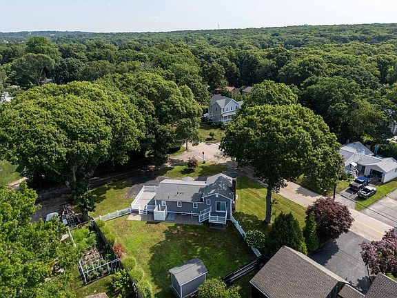 4th image of 106 Cedar Island Rd