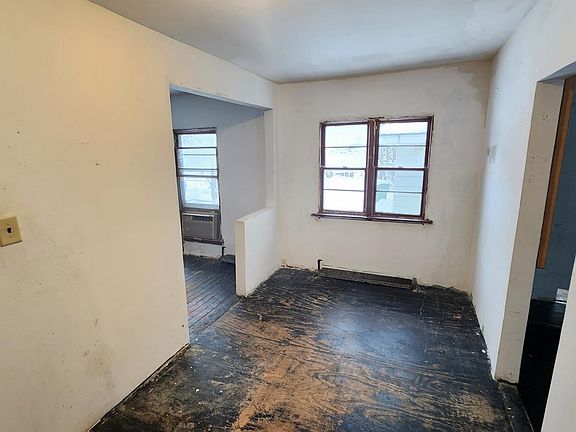 2nd image of 1340 Mississippi St NE