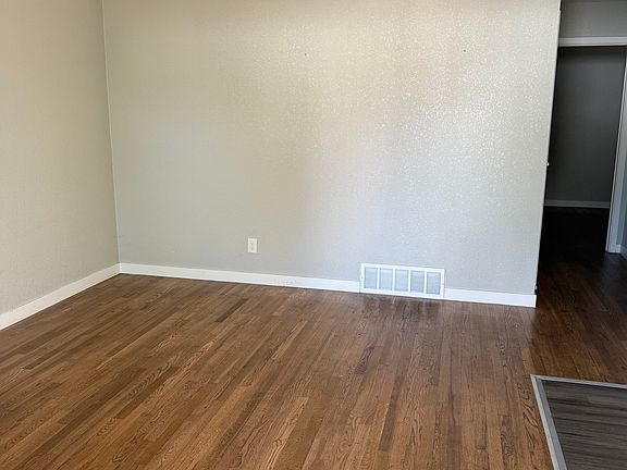 4th image of 1015 S Dale Ct