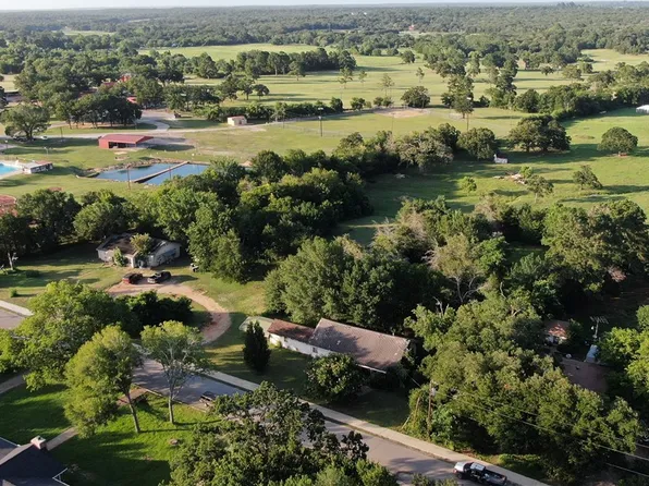 605 Norwood Ln, Hearne, TX 77859