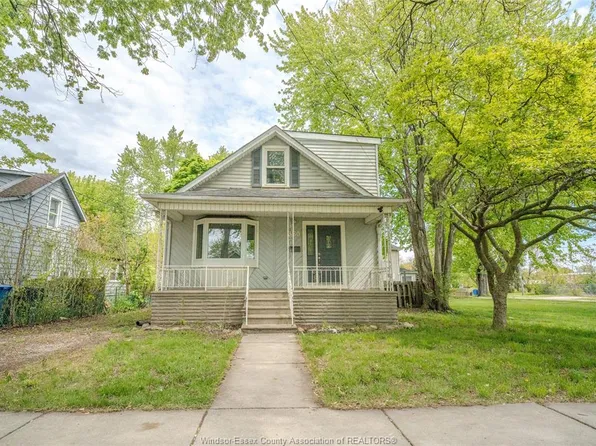 380 Chappell Ave, Windsor, ON N9C 3C7