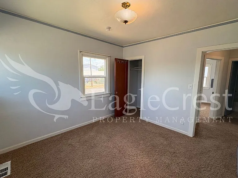 1001 W Chestnut St — Photo 28